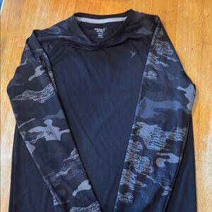 Old Navy Active tee long sleeve boys xl 14/16 Go Dry